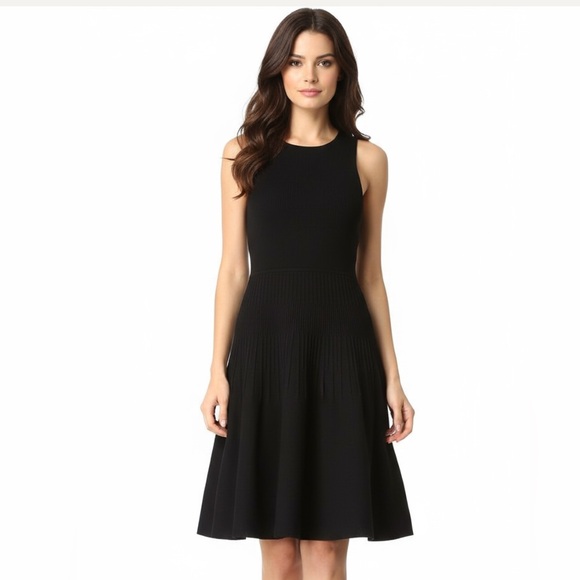 Dress Club Monaco - Picture 1 of 7